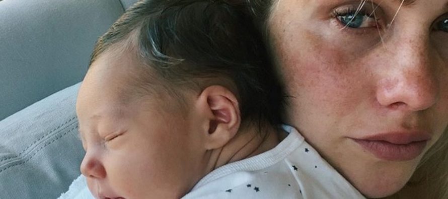 Amanda Seyfried gave Claire Holt breastfeeding advice